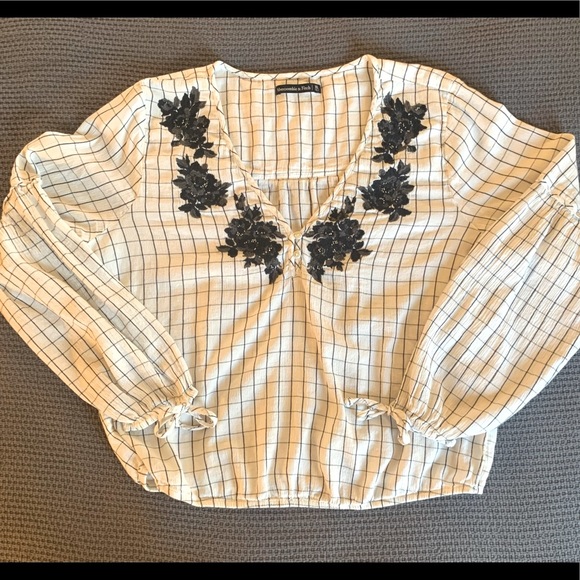 Abercrombie & Fitch Tops - Abercrombie and Fitch Crop Top with Floral Embroidery